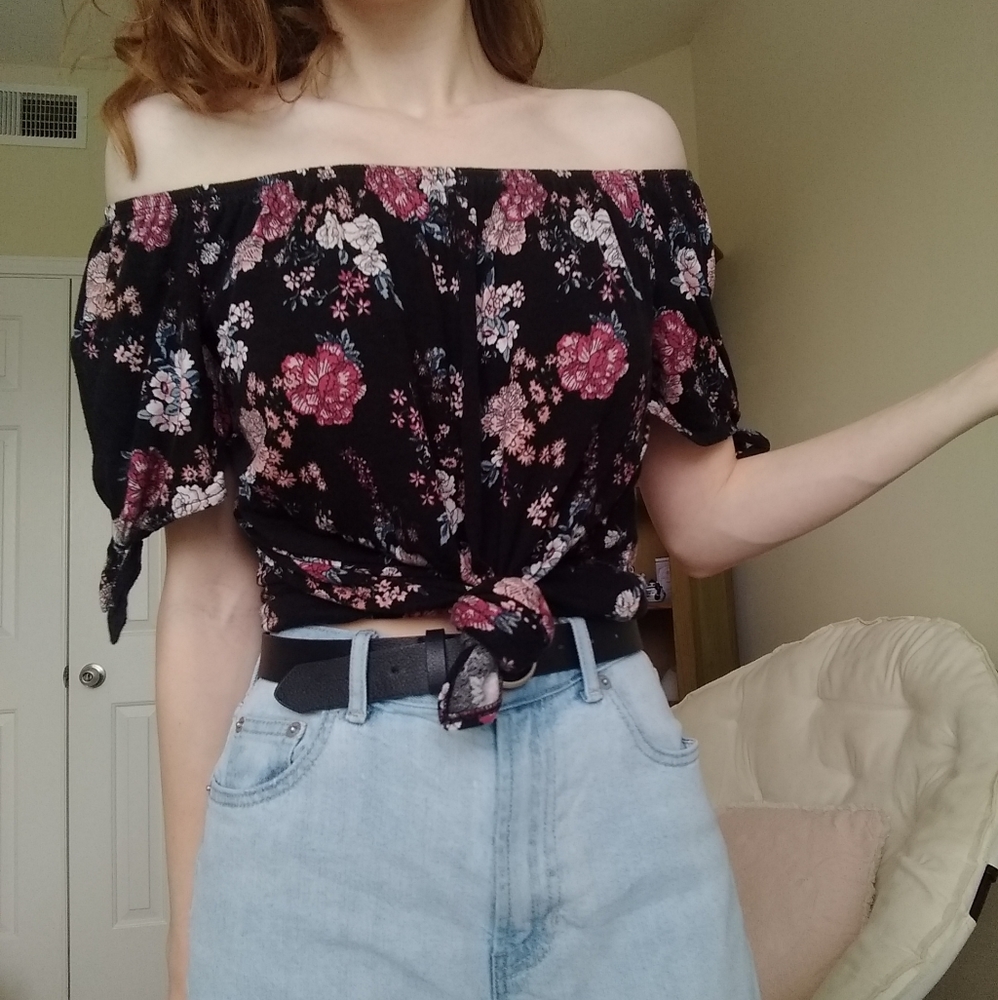 OFF-THE-SHOULDER FLORAL SHIRT/ SUPER CUTE!!